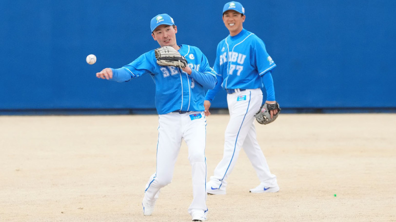 西武・松井稼頭央ヘッド＆源田壮亮が復刻ユニでノック “たまらん”動画