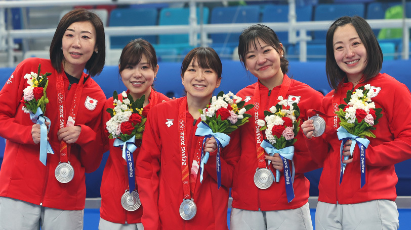 北京五輪で銀メダルを獲得したカーリング女子日本代表ロコ・ソラーレ,Ⓒゲッティイメージズ