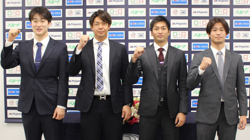 左から戸川大輔、白崎浩之、田代将太郎、綱島龍生コーチ,球団提供
