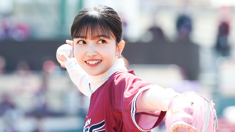 乃木坂46久保史緒里さん,ⒸRakuten Eagles