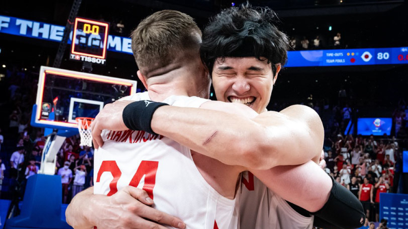 バスケ男子日本代表のホーキンソンと渡邊雄太,ⒸFIBA