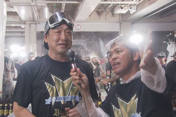 ビールかけに参加した岡田圭右