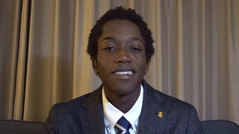 契約更改後の会見に臨んだソフトバンクのイヒネ・イツア