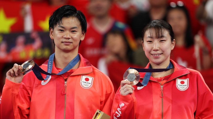 パリ五輪で銅メダルを獲得した渡辺勇大と東野有紗,Ⓒゲッティイメージズ