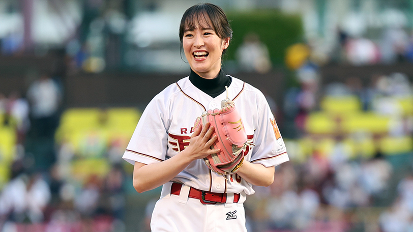 始球式に登板した藤田菜七子騎手,ⓒRakuten Eagles