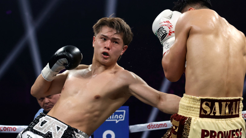 左ボディーブローを放つ佐々木尽,ⒸLemino/SECOND CAREER