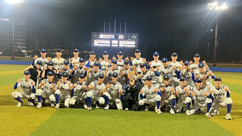 HARTYさんと中央学院の選手たち,提供写真