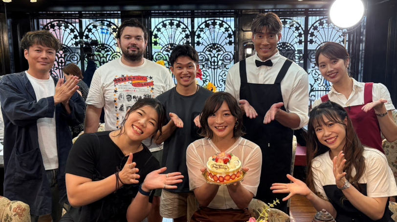 角田夏実（中央）ら出演者たち,Ⓒカンテレ