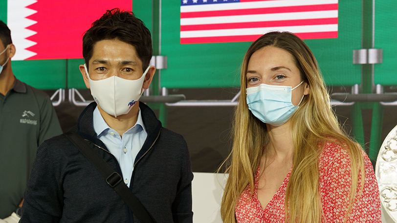 メイダン競馬場で行われた枠順抽選会に参加した戸崎圭太騎手とミシェル騎手