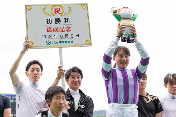 2024年6月9日東京4RでJRA初勝利を達成した大江原比呂騎手,ⒸSPAIA（撮影：三木俊幸）