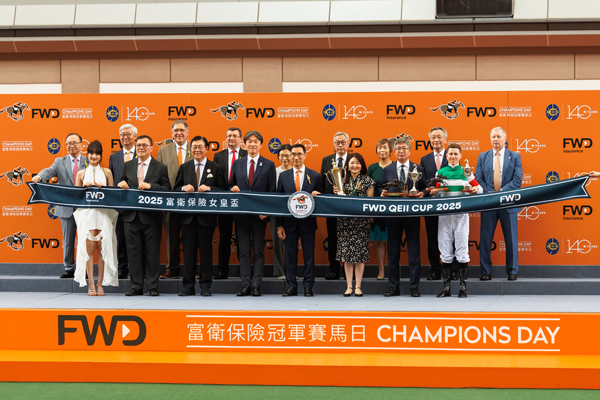 2025年クイーンエリザベスⅡ世C表彰式,ⒸSPAIA（撮影：三木俊幸）