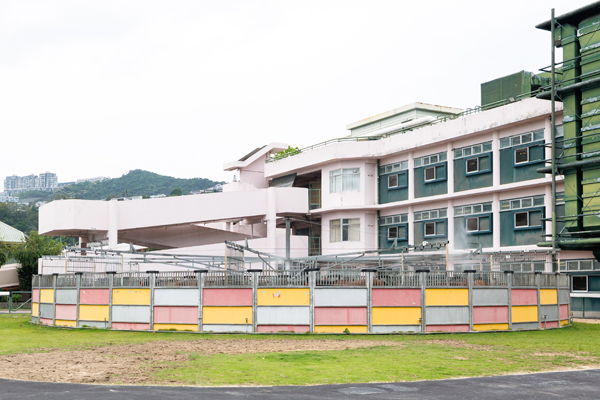 シャティン競馬場の古いウォーキングマシン,🄫SPAIA（撮影：三木俊幸）