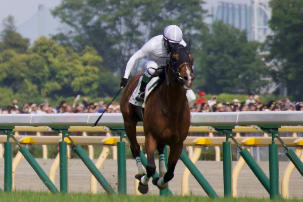 ダービーのゴール直後のロジャーバローズⒸ三木俊幸