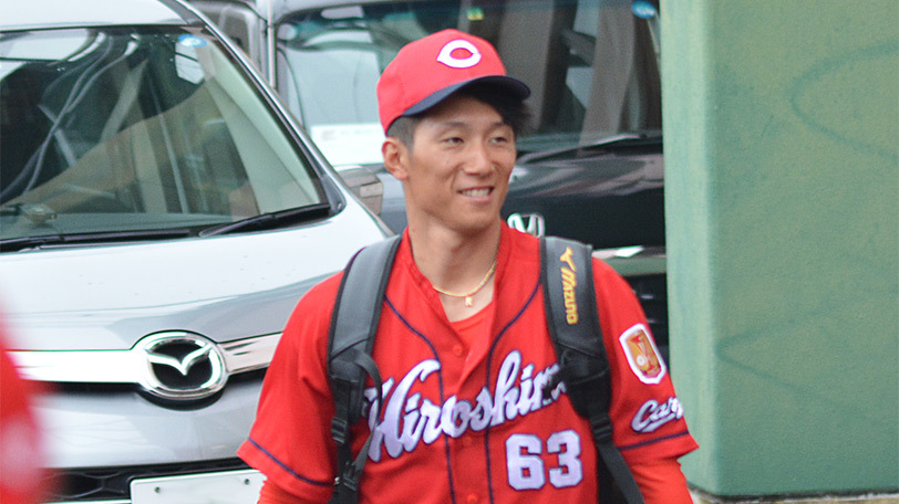 西川龍馬実使用エルボーガード カープ時代