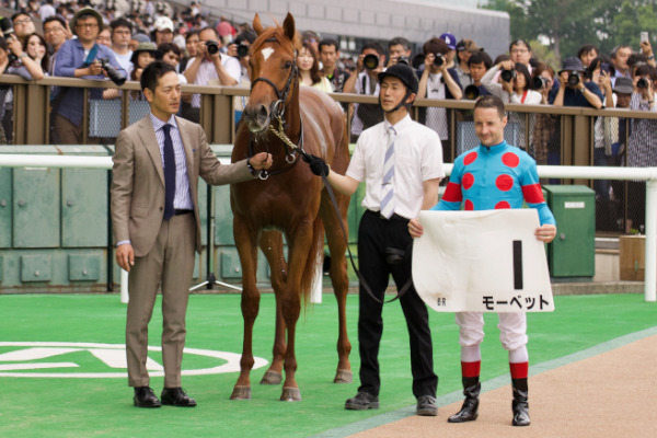 モーベットの口取り写真Ⓒ三木俊幸