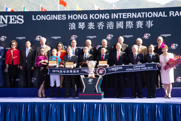 2019年香港ヴァーズを勝ったグローリーヴェイズ陣営ⒸSPAIA（撮影：三木俊幸）