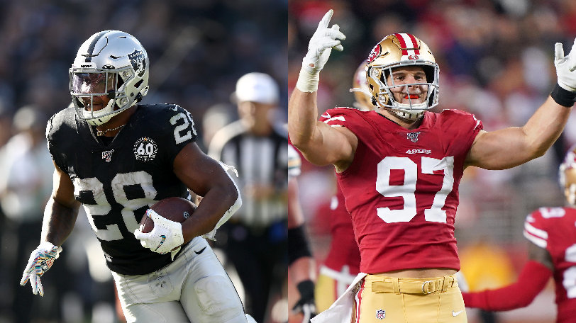 レイダースのジョシュ・ジェイコブス（左）と49ersのニック・ボーサ（右）Ⓒゲッティイメージズ