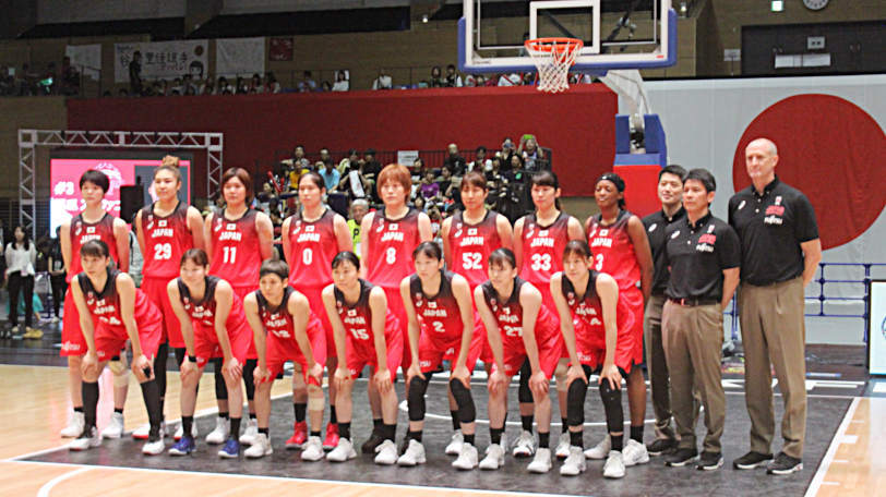 試合開始前の女子日本代表集合写真Ⓒマンティー・チダ