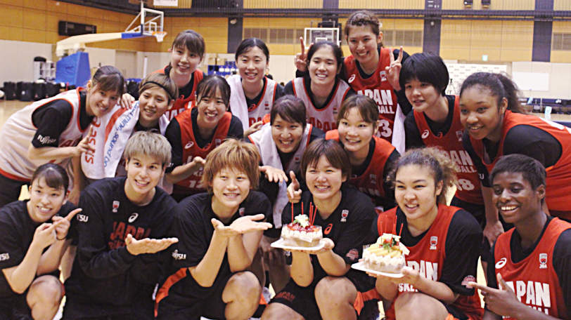 バスケ女子日本代表候補選手の集合写真Ⓒマンティー・チダ